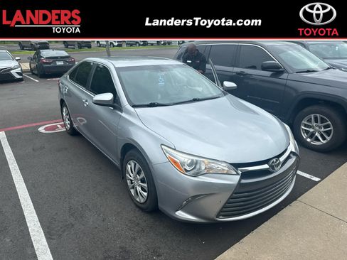 Used 2015 Toyota Camry LE FWD image 1