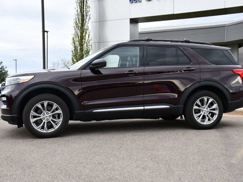 Used 2023 Ford Explorer XLT w/ Equipment Group 202A AWD/4WD image 2