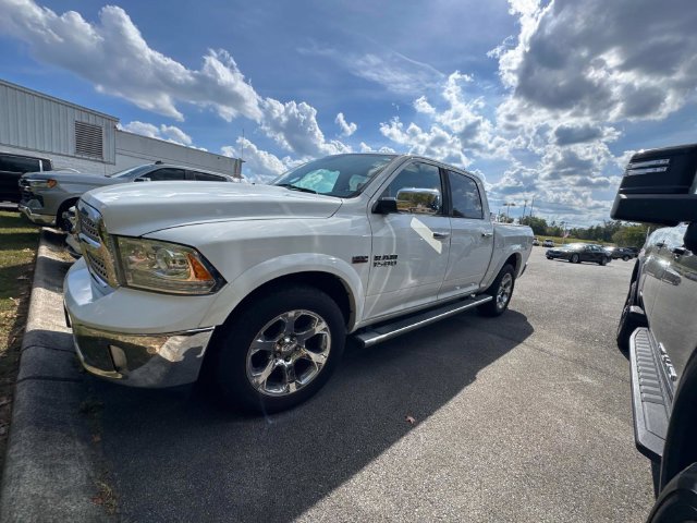 Used 2017 RAM 1500 Laramie w/ Convenience Group AWD/4WD image 7