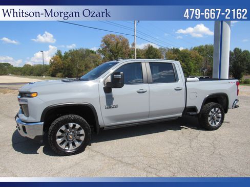 Used 2024 Chevrolet Silverado 2500 LT w/ Texas Edition AWD/4WD image 6