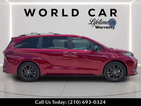 Used 2025 Toyota Sienna XSE FWD image 2