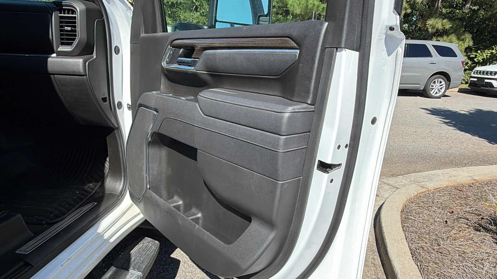 Used 2025 Chevrolet Silverado 2500 LT w/ Convenience Package AWD/4WD image 18