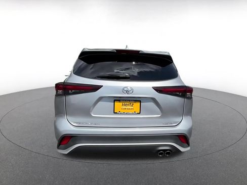 Used 2025 Toyota Highlander XSE AWD/4WD image 12