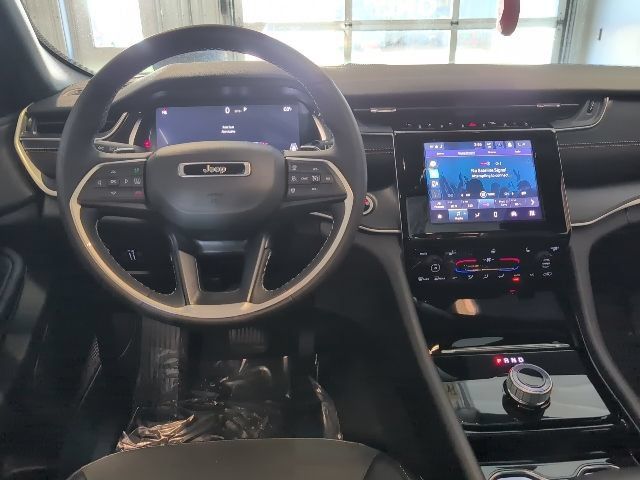 Used 2023 Jeep Grand Cherokee Altitude AWD/4WD image 17