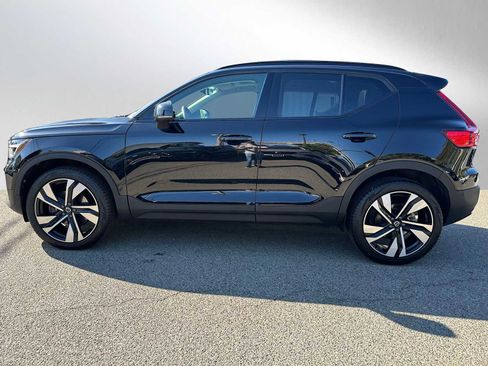Used 2025 Volvo XC40 B5 Plus w/ Climate Package image 4