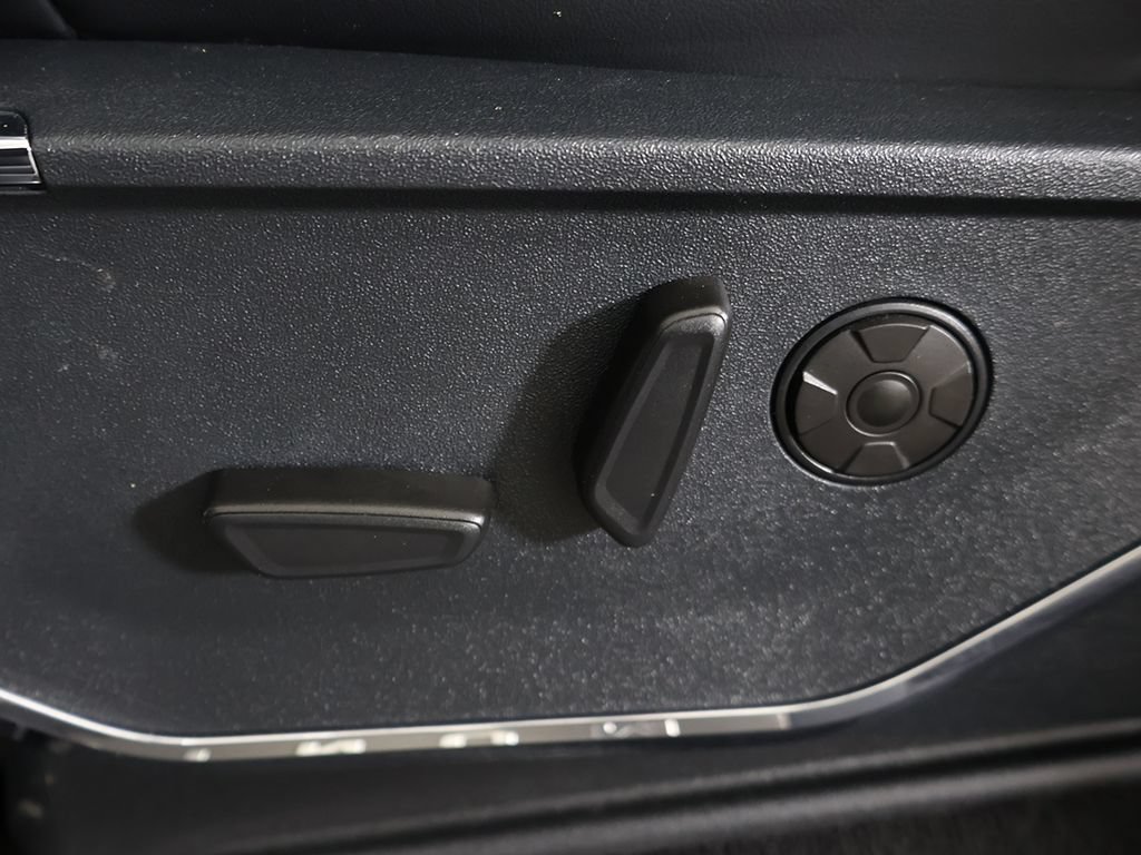 Used 2025 Ford F250 Platinum AWD/4WD image 39