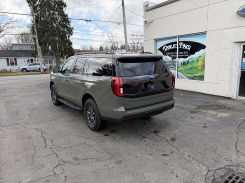 Used 2025 Ford Expedition Tremor image 3