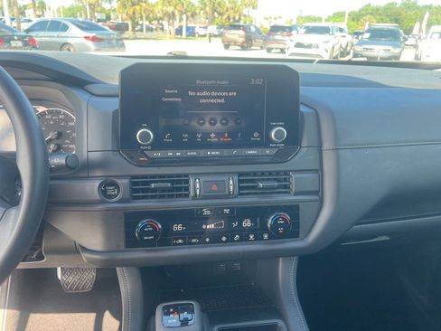 Certified 2025 Nissan Pathfinder S FWD image 10