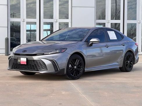 Used 2025 Toyota Camry LE image 1