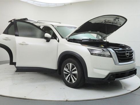 Used 2023 Nissan Pathfinder SL image 10