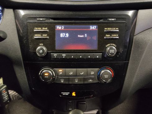 Used 2016 Nissan Rogue S FWD image 25