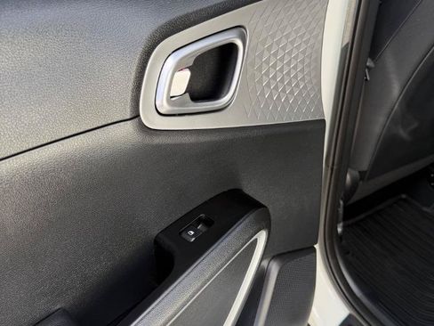 Used 2022 Kia Soul LX w/ Technology Package FWD image 12