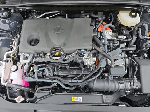 Used 2025 Toyota Camry SE image 36