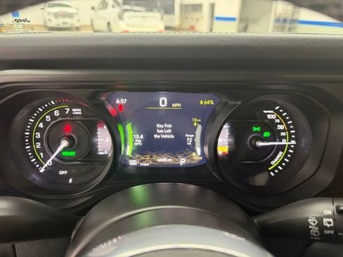 Used 2025 Jeep Wrangler Unlimited Sahara image 12