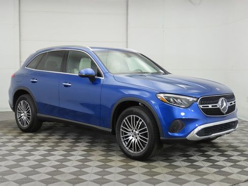 Certified 2025 Mercedes-Benz GLC 300 image 3