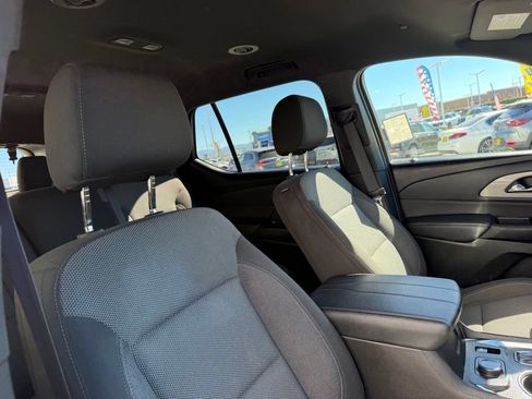 Used 2023 Chevrolet Traverse LT FWD image 23