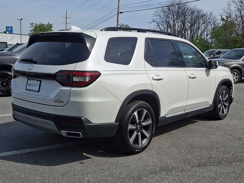 Used 2023 Honda Pilot Touring image 6