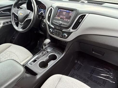 Used 2022 Chevrolet Equinox LT w/ Driver Convenience Package image 18