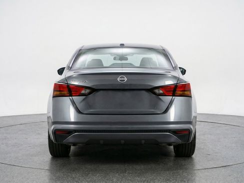 Used 2025 Nissan Altima 2.5 SV FWD image 7