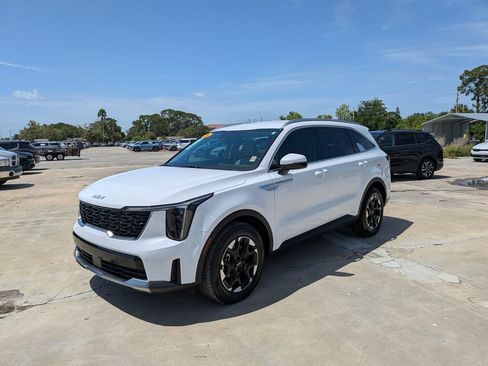 Certified 2026 Kia Sorento S FWD image 4