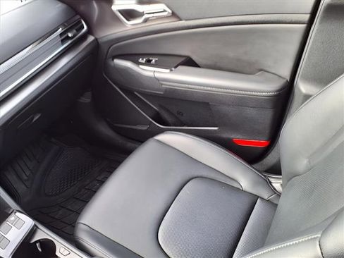 Used 2023 Kia Sportage EX image 17