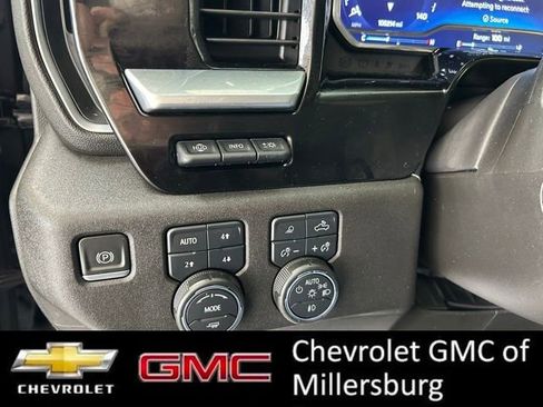 Used 2022 Chevrolet Silverado 1500 High Country w/ Technology Package AWD/4WD image 22