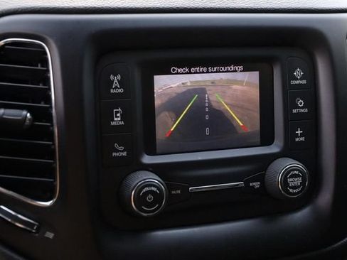 Used 2018 Jeep Compass Latitude FWD image 16