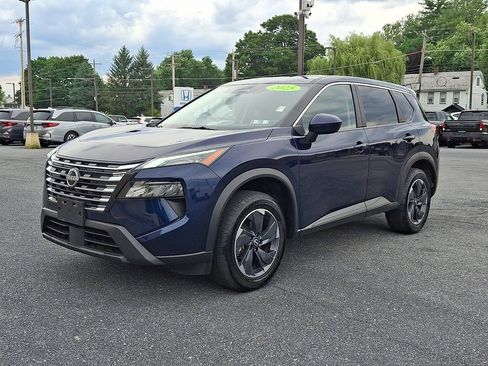 Used 2025 Nissan Rogue SV AWD/4WD image 3