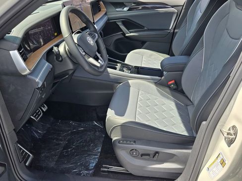 New 2026 Volkswagen Tiguan SEL R-Line AWD/4WD image 5