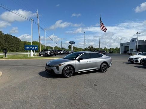 Used 2025 Kia K4 GT-Line image 3