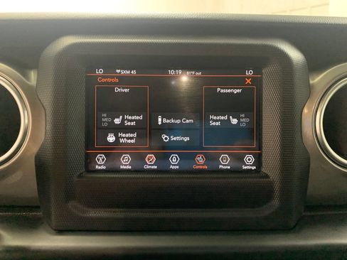 Used 2019 Jeep Wrangler Unlimited Sahara w/ Cold Weather Group AWD/4WD image 7