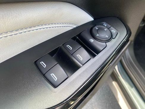 Used 2025 Chevrolet Trax LT FWD image 12