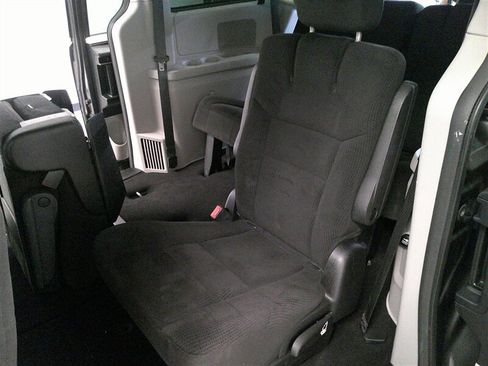 Used 2016 Dodge Grand Caravan SXT w/ Rear Park Assist Package image 19