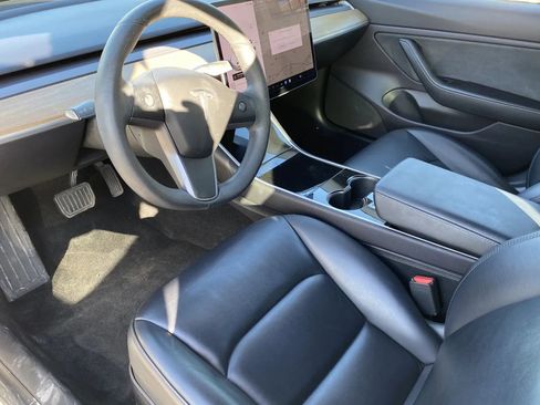 Used 2019 Tesla Model 3 Standard Range Plus image 9