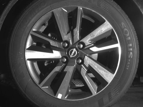 Used 2025 Nissan Versa SV FWD image 15