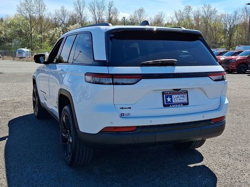 Used 2023 Jeep Grand Cherokee Altitude image 9