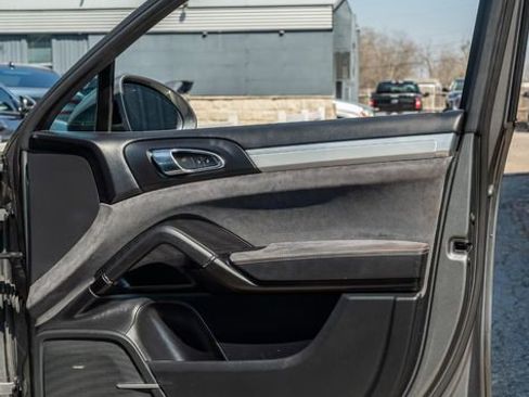 Used 2018 Porsche Cayenne GTS image 44