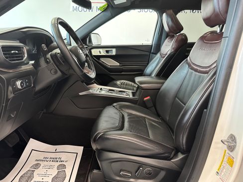 Used 2020 Ford Explorer Platinum w/ Premium Technology Package AWD/4WD image 11