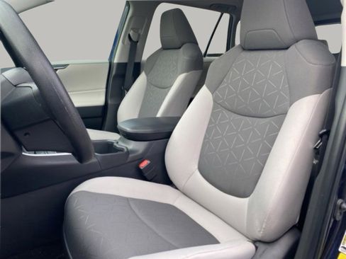 Used 2025 Toyota RAV4 XLE w/ Convenience Package image 23