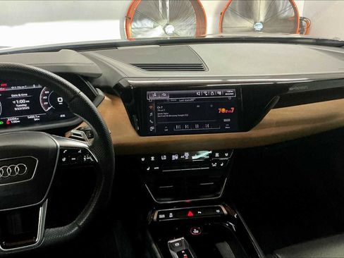 Used 2023 Audi e-tron GT Premium Plus image 9