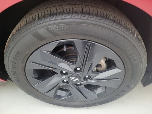 Used 2023 Hyundai Elantra SEL FWD image 31