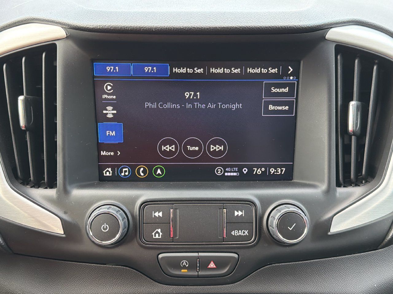 Used 2023 GMC Terrain SLT w/ Infotainment Package II FWD image 4