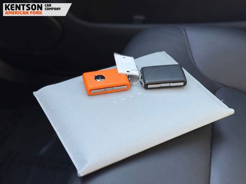 Used 2025 Volvo XC60 B5 Core image 43