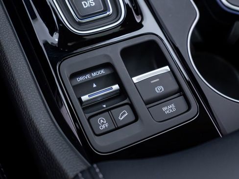 Certified 2025 Honda Pilot Touring image 31