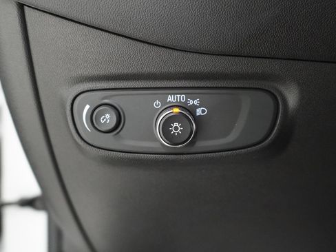 Used 2023 Chevrolet Equinox LS w/ Driver Confidence II Package FWD image 13