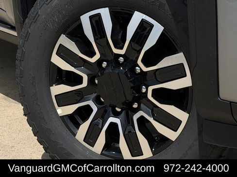 Used 2026 GMC Sierra 2500 Denali Ultimate AWD/4WD image 9
