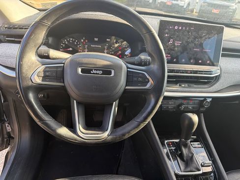 Used 2022 Jeep Compass Latitude w/ Sun and Sound Group AWD/4WD image 14