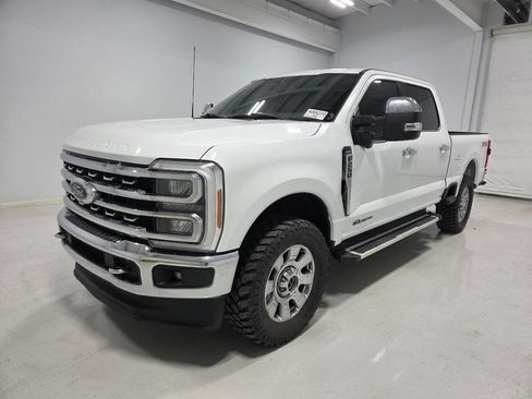 Used 2023 Ford F250 Lariat w/ Chrome Package image 3