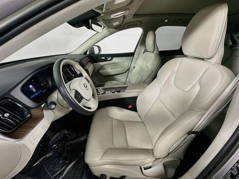 Used 2022 Volvo XC60 B5 Momentum w/ Protection Package Premier FWD image 20