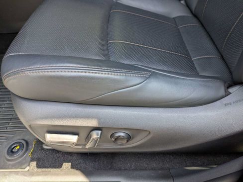 Used 2021 Toyota Venza XLE w/ Softex Package AWD/4WD image 7
